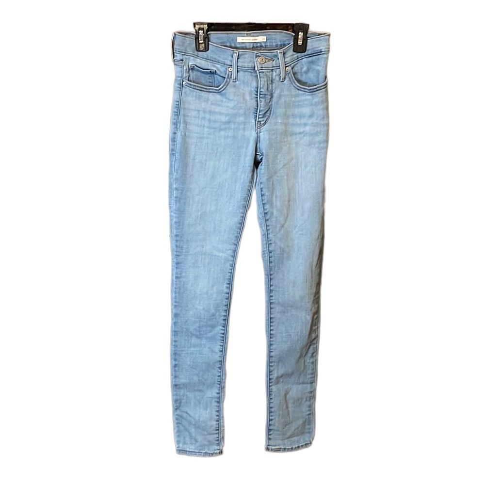 44#•LEVIS’• LIGHT WASH HIGH RISE SHAPING SKINNY IN SIZE 26…